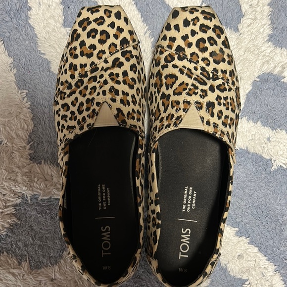 Super cute TOMS leopard print!! 🐆 Size 8 - Picture 1 of 6